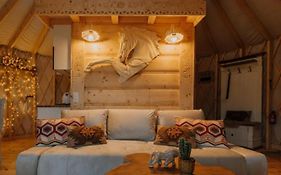 Jurta na Wypasie - luksusowy namiot z widokiem na góry - Jacuzzi, Sauna, Split AC, Private, Star View